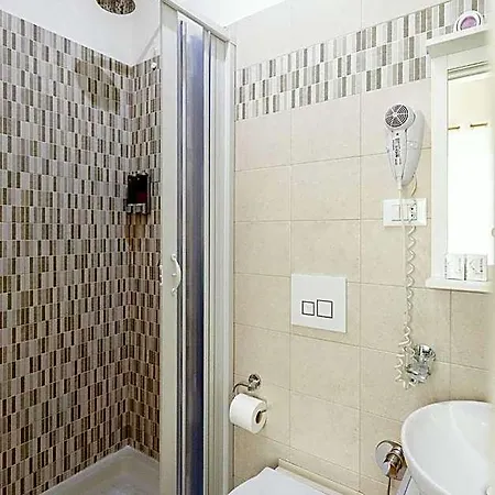 Florence Rooms Bed & Breakfast 3*