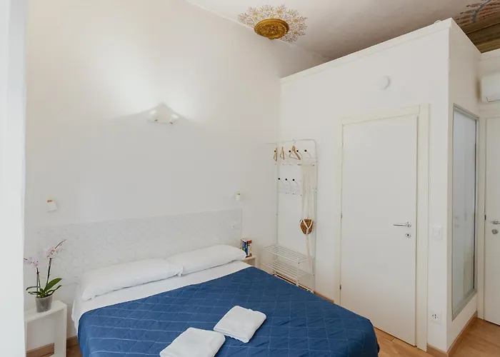 Florence Rooms Bed & Breakfast 3*